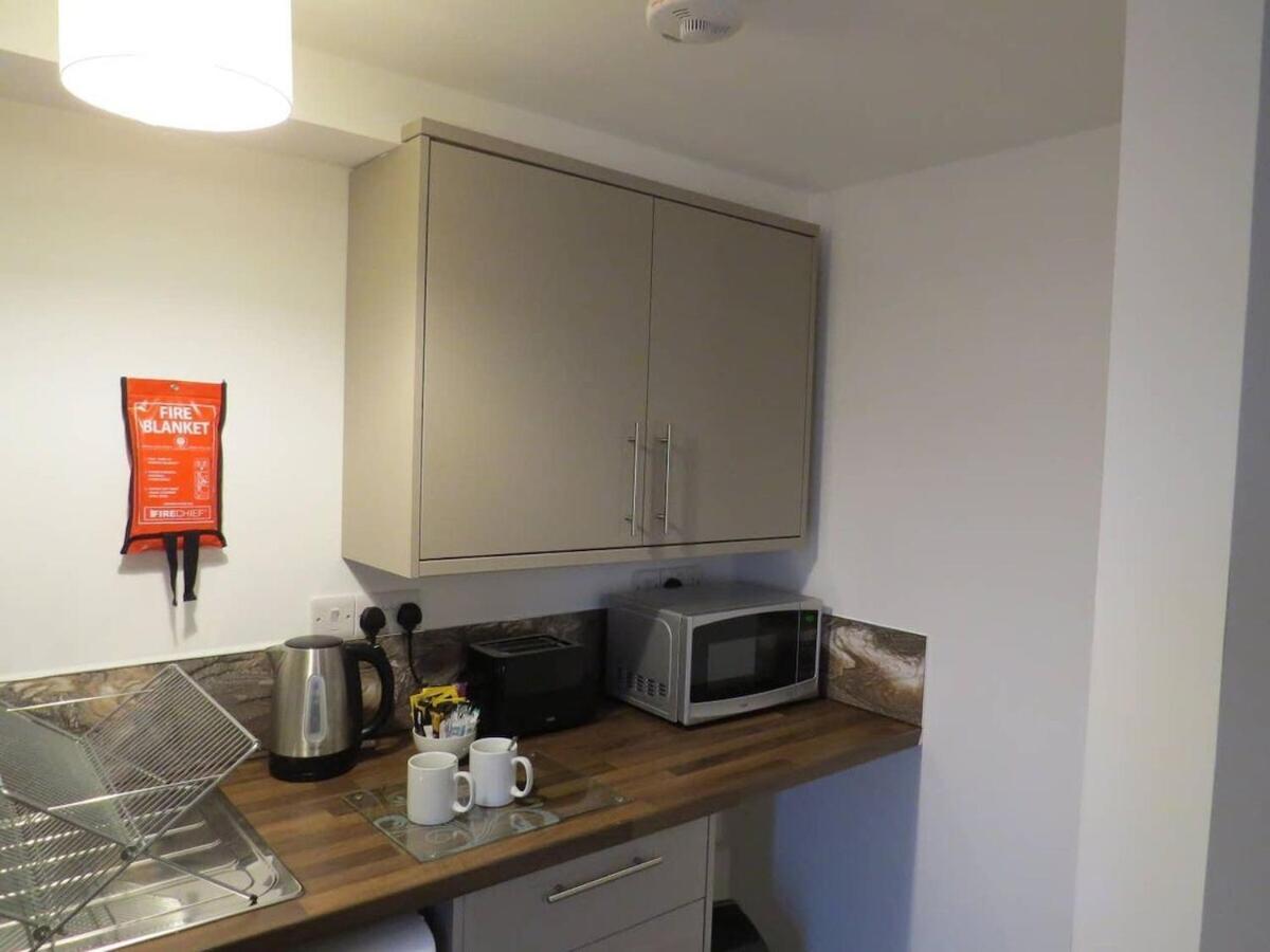 Sav Apartments Regent Лестър Стая снимка