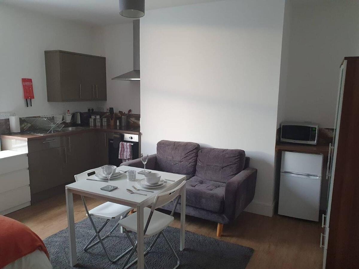 Sav Apartments Regent Лестър Стая снимка