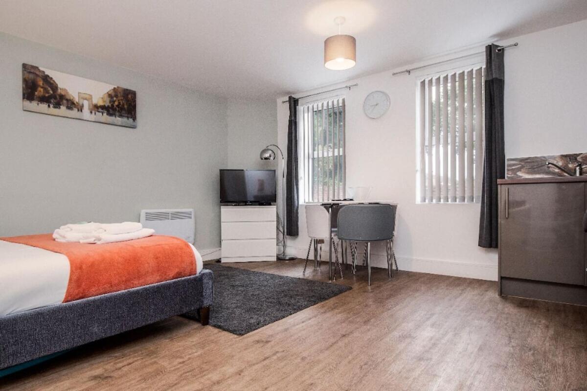 Sav Apartments Regent Лестър Стая снимка