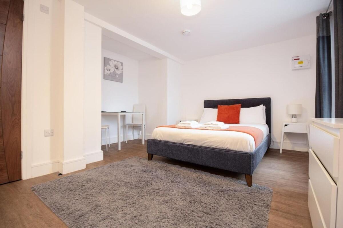 Sav Apartments Regent Лестър Стая снимка