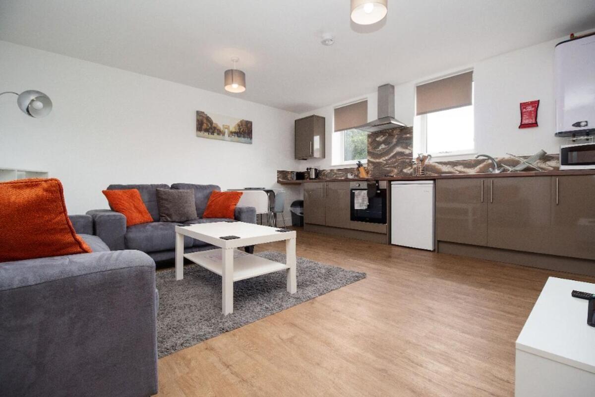 Sav Apartments Regent Лестър Стая снимка