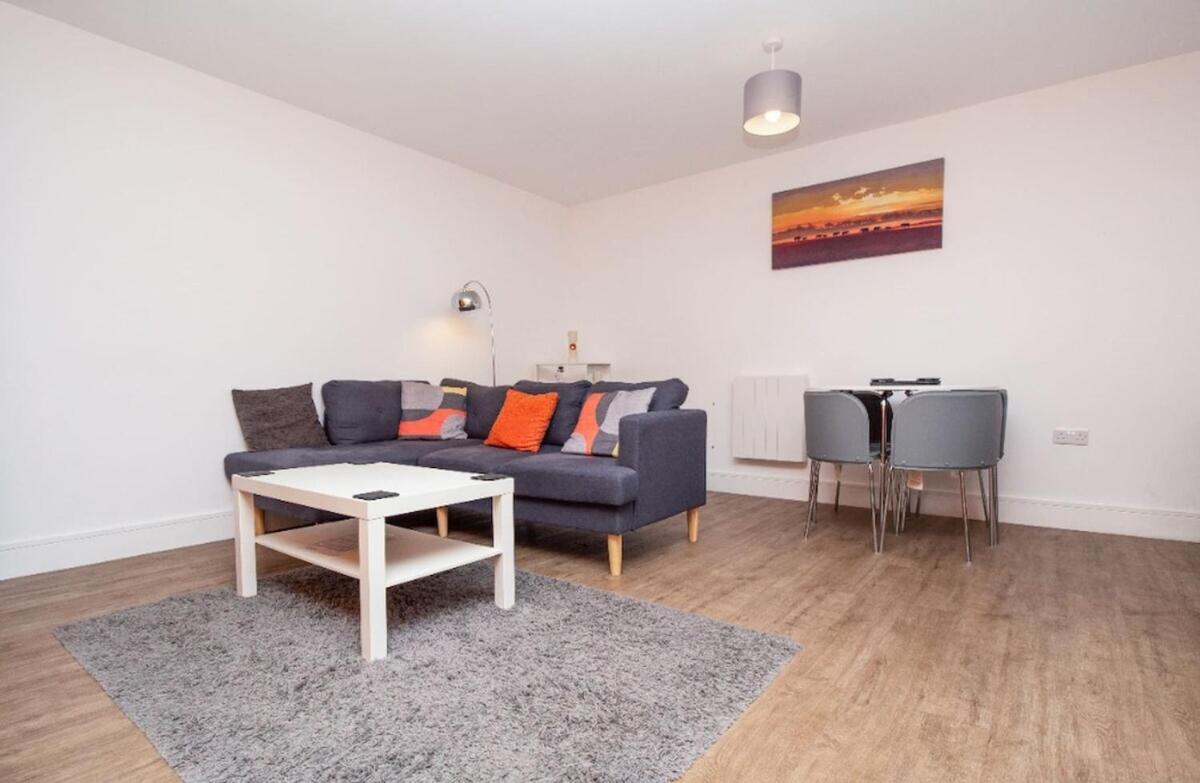 Sav Apartments Regent Лестър Стая снимка