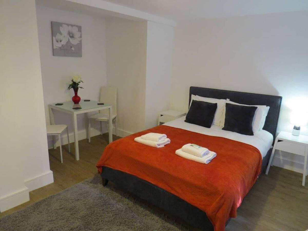 Sav Apartments Regent Лестър Стая снимка