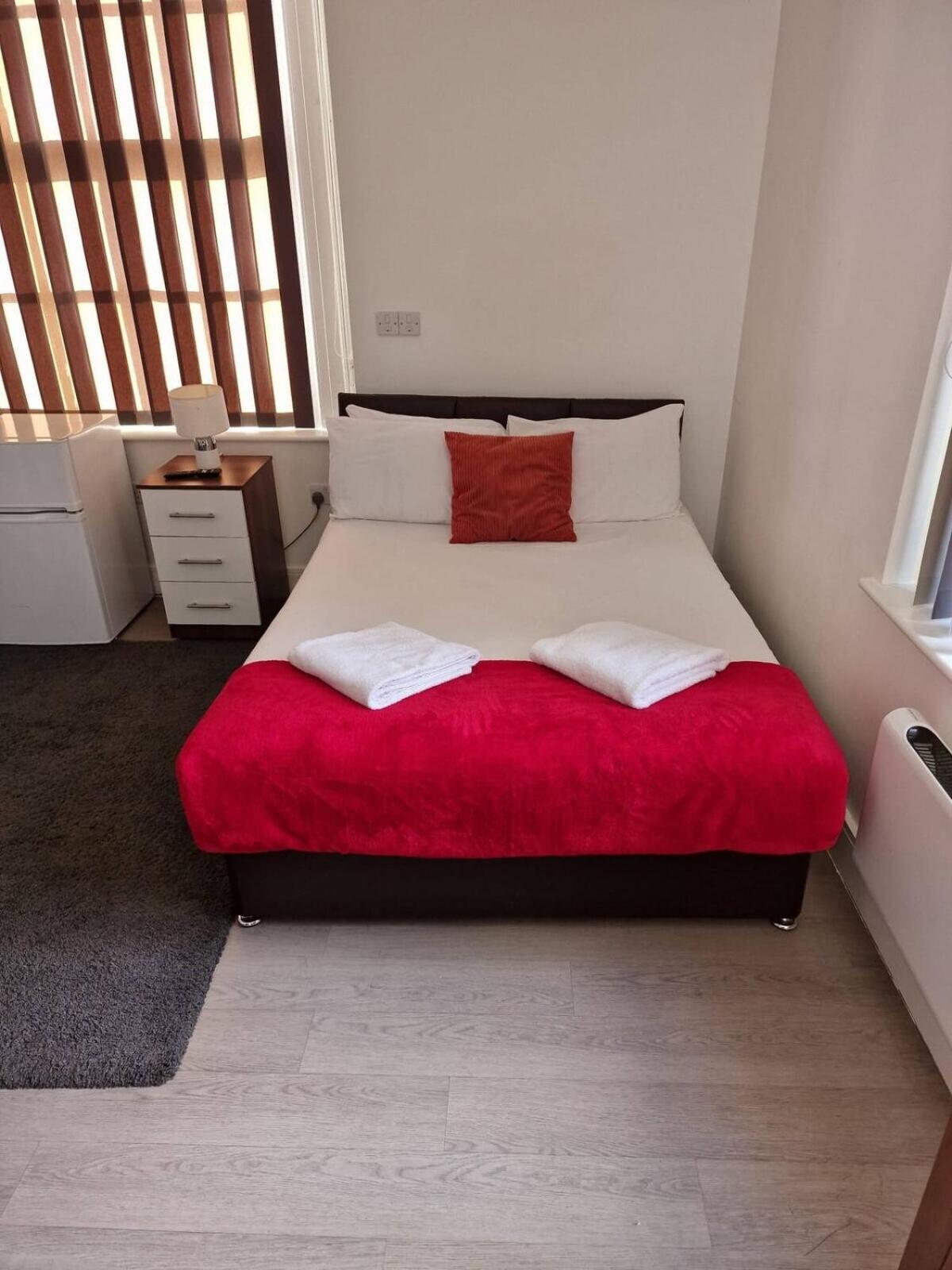 Sav Apartments Regent Лестър Стая снимка